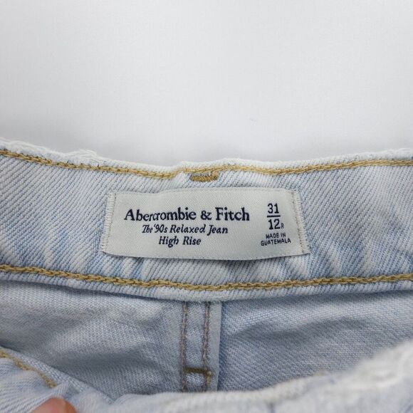 ABERCROMBIE 90s High Rise Relaxed Jean Shorts Clean Girl Raw Hem Light Denim Y2k - Picture 2 of 9